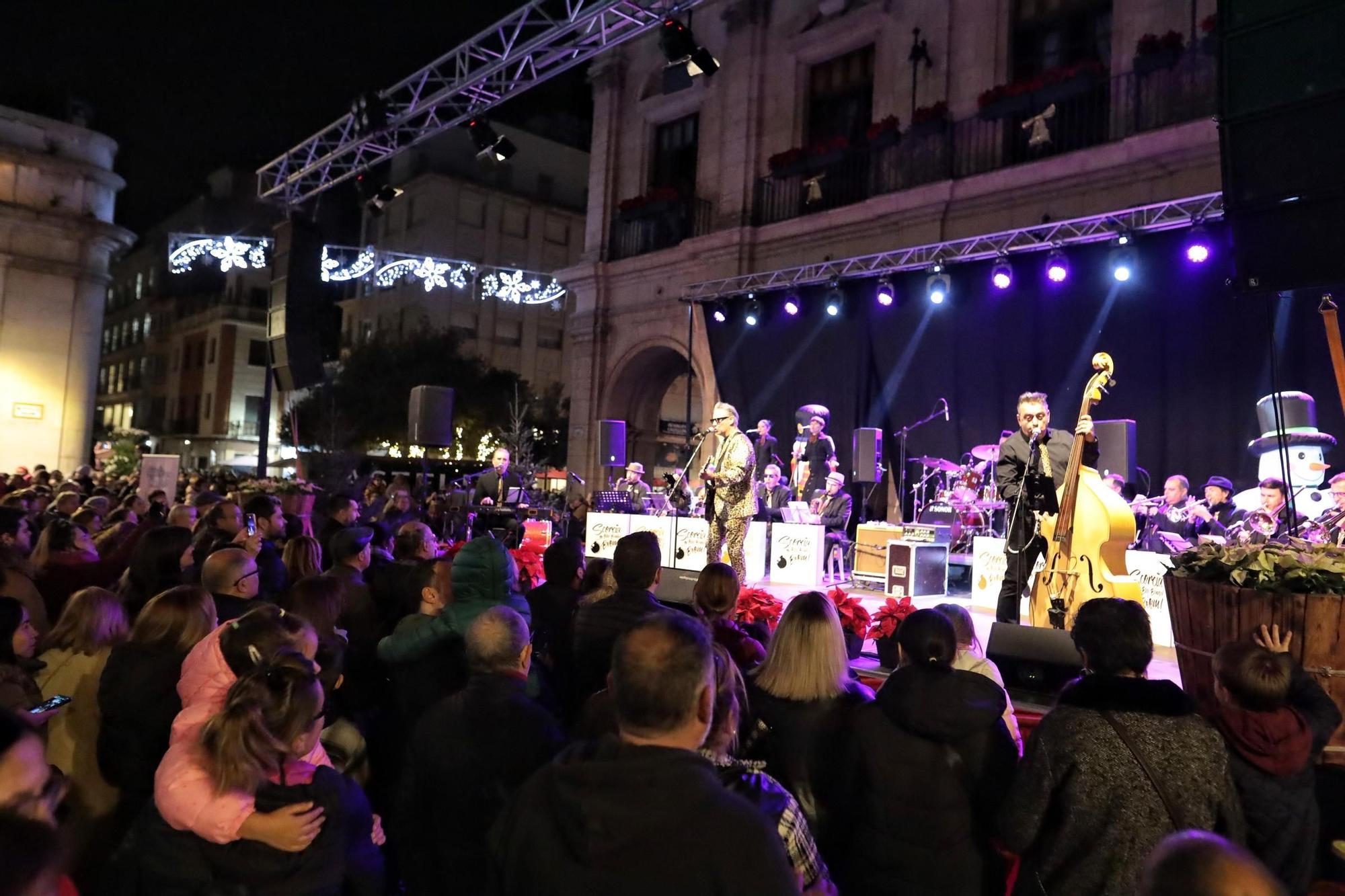 Las mejores imágenes del encendido de luces en la Plaza Mayor de Castelló