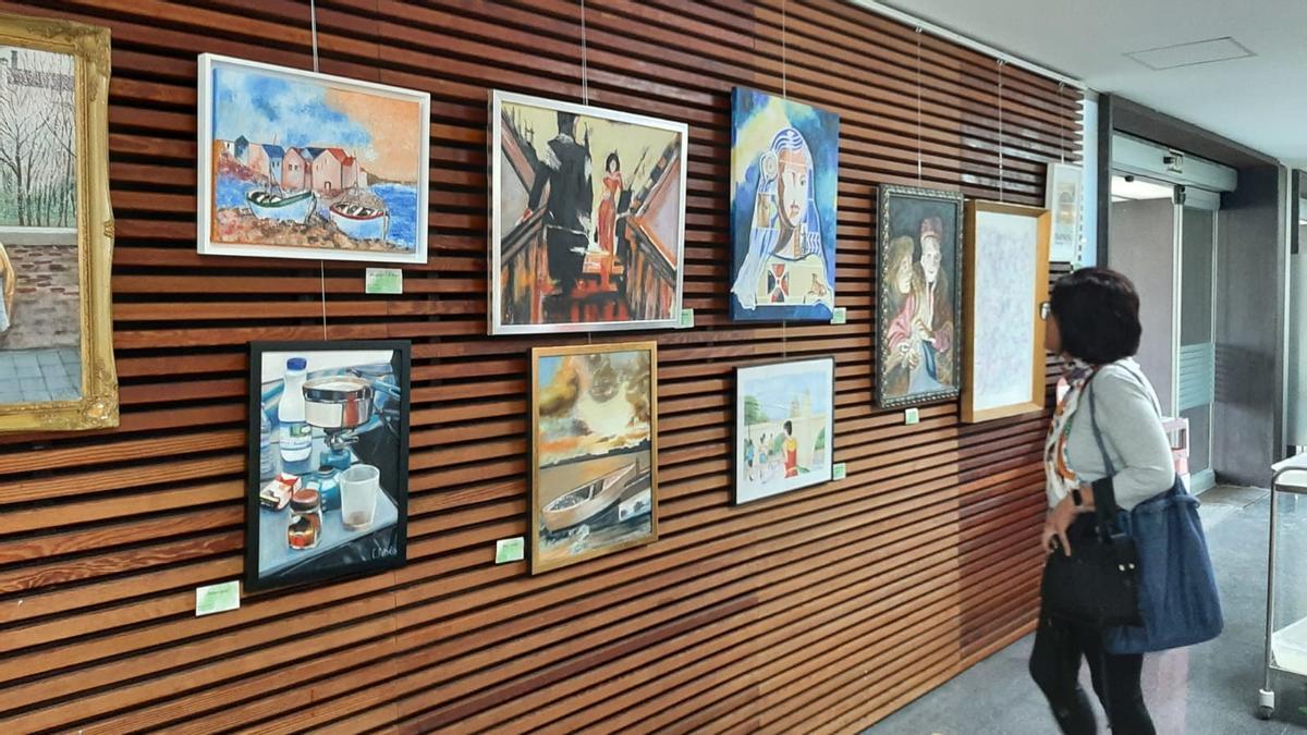 Las obras expuestas en el Hospital General de Elche recorren numerosos estilos diferentes