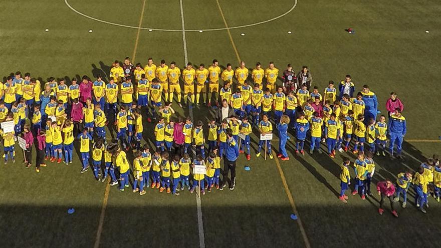 Foto de familia tras la presentación de equipos.