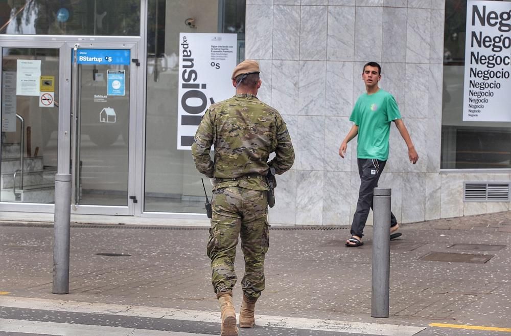 Militares patrullando por Santa Cruz