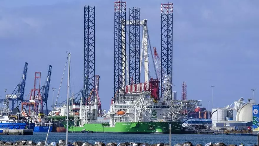 Salida del barco 'Norse Energi' del Puerto de Las Palmas