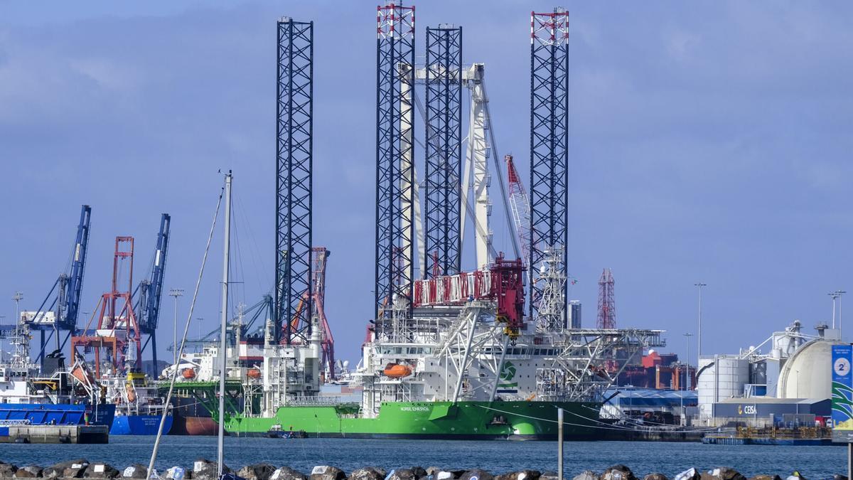 Salida del barco 'Norse Energi' del Puerto de Las Palmas