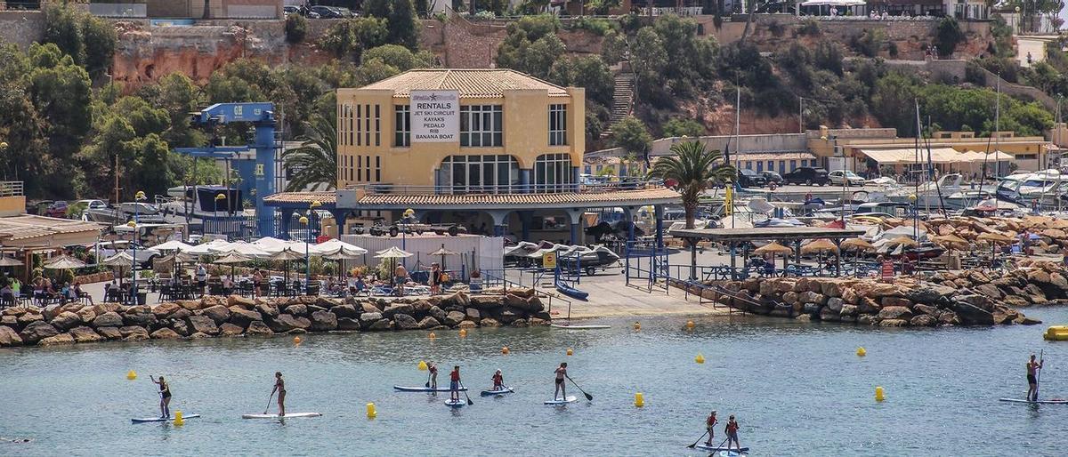 Mor ofegat al llançar-se al mar per salvar el seu gos a la platja