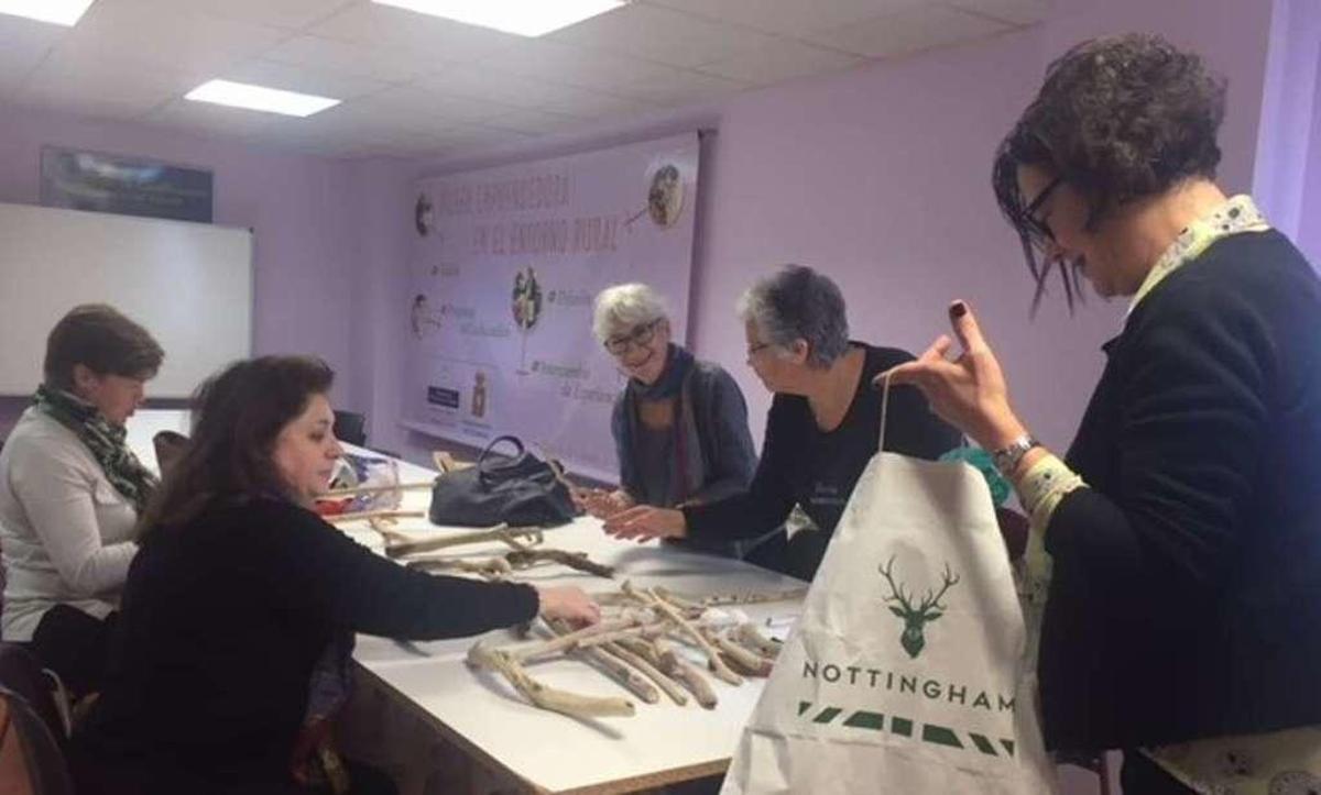 Comienza el curso de telar manual y artesanal de Candás