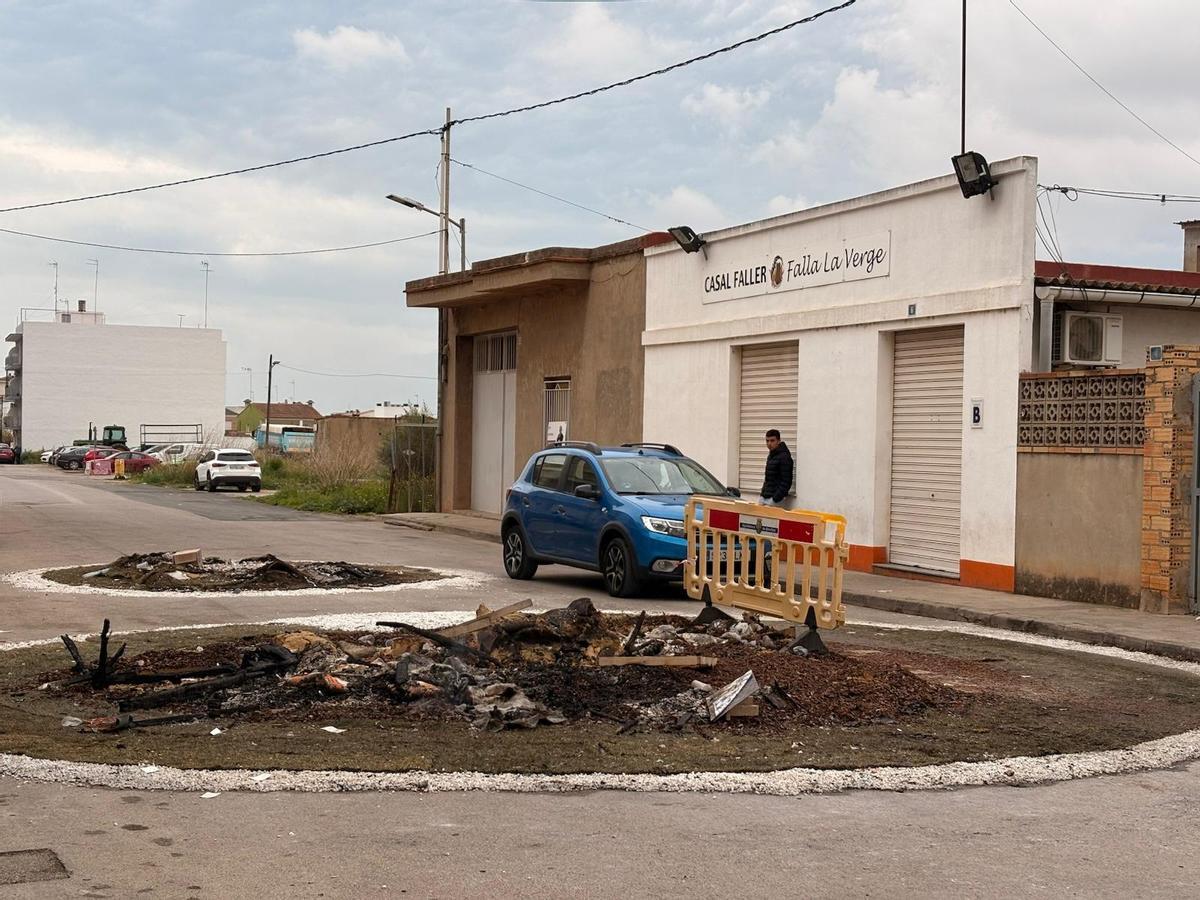 Cenizas de las fallas de La Verge, en una imagen de este sábado.