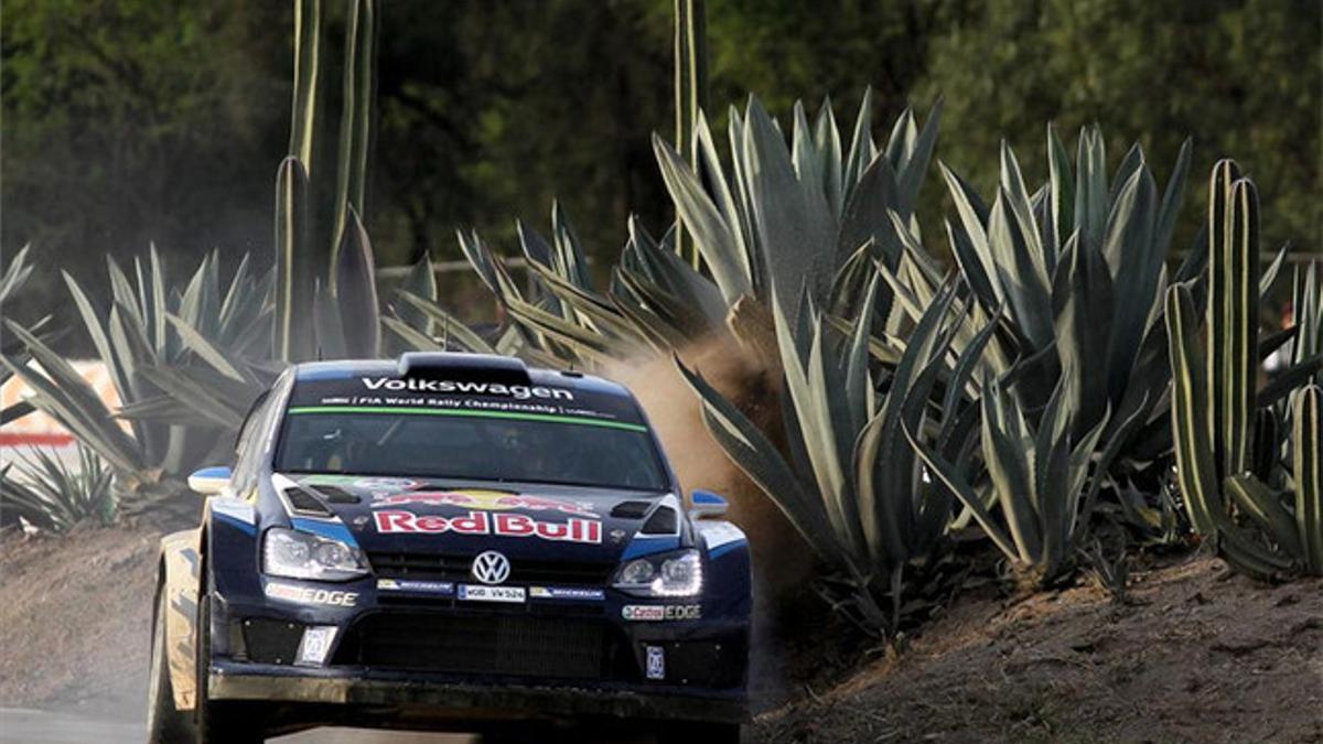 Ogier se mantiene al frente del Rally de México