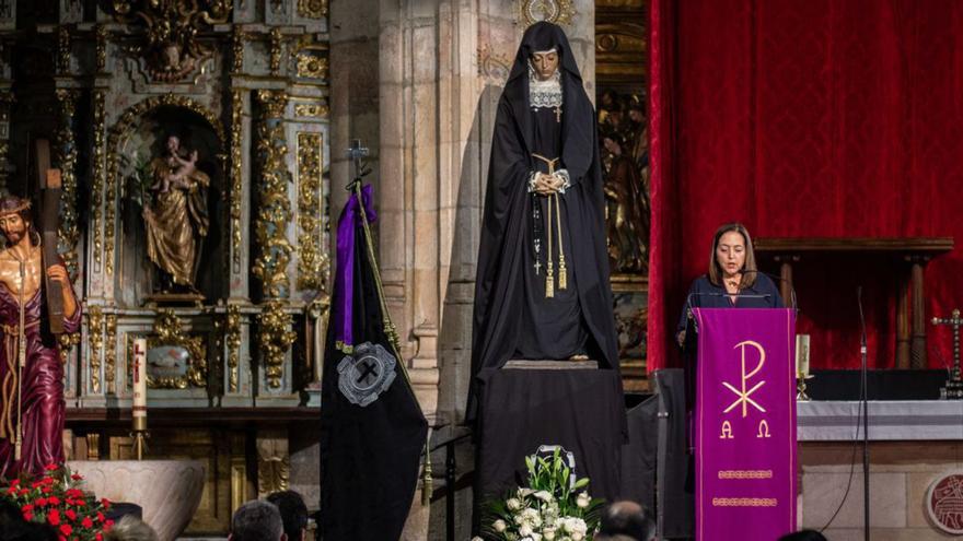 Rosa Nieto en su intervención en la iglesia de San Juan. | Alba Prieto