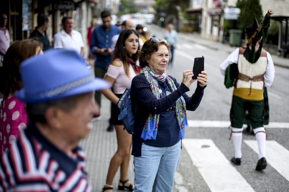 Procesión de la virgen de la salud y misa por las fiestas de Carreña de Cabrales