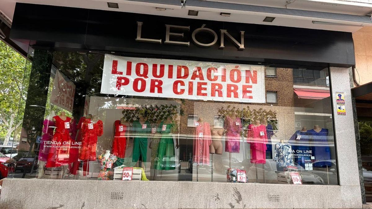 Almacenes León ha comenzado la liquidación final de su última tienda en el barrio de Santa Teresa