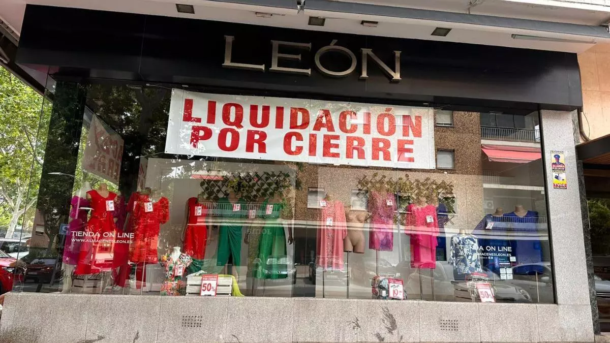 77 años de historia, vistió a tres generaciones... Almacenes León se prepara para despedirse de Toledo
