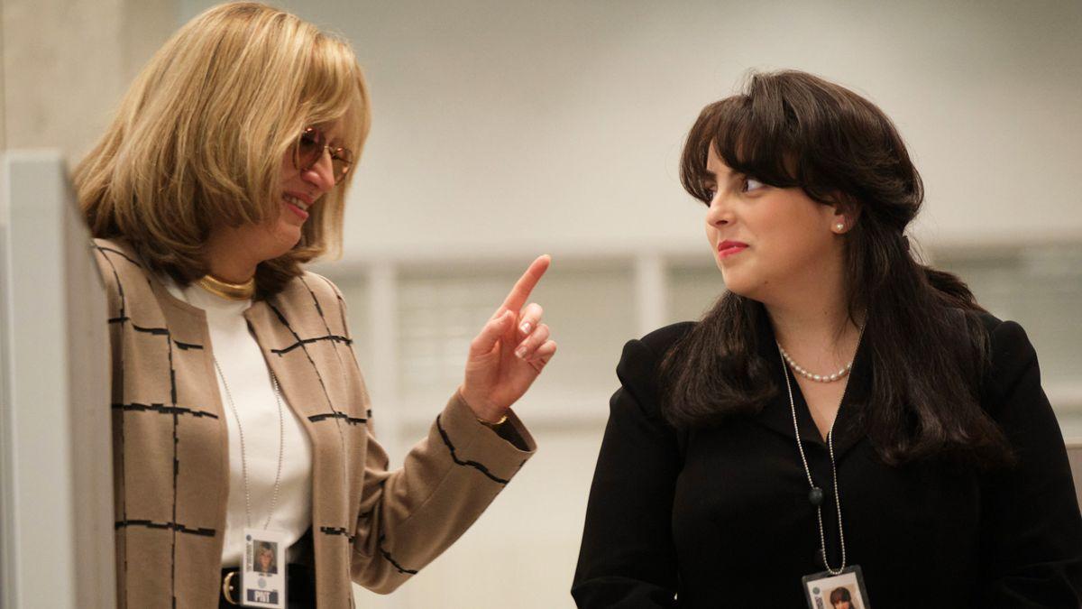 Sarah Paulson y Beanie Feldstein en ’El caso Lewinsky’.