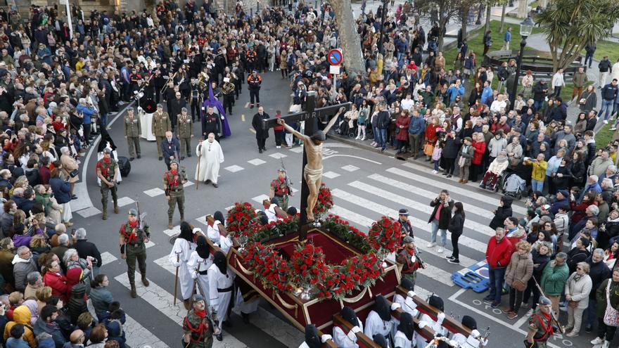 En imágenes: Así fue la multitudinaria procesión del Jueves Santo en Gijón