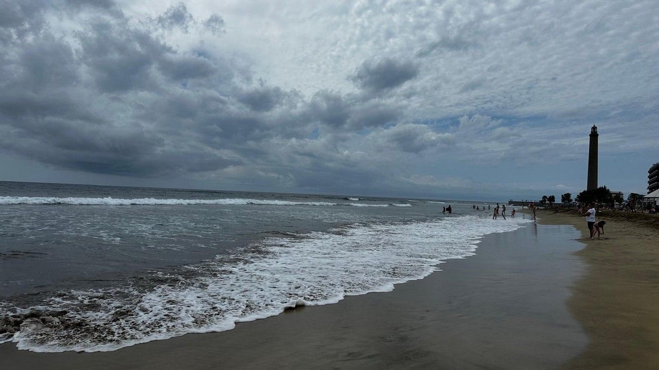 Tiempo en Canarias: nubes en Maspalomas (San Bartolomé de Tirajana)