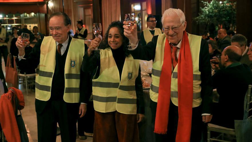 Cien personas sin hogar celebran la Nochebuena con una cena en el Teatro Real de Madrid