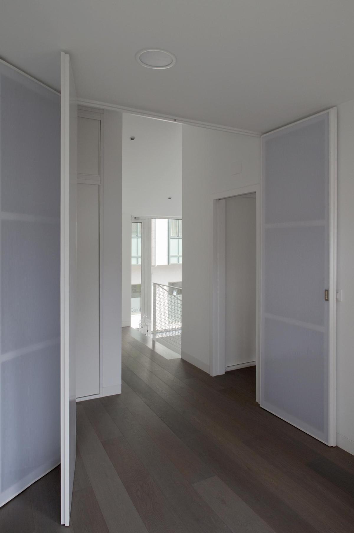 Premio Gran de Area 2014, del COAG, por una casa en Silleda, y Mención Especial Premio Juana de Vega de Arquitectura 2014.