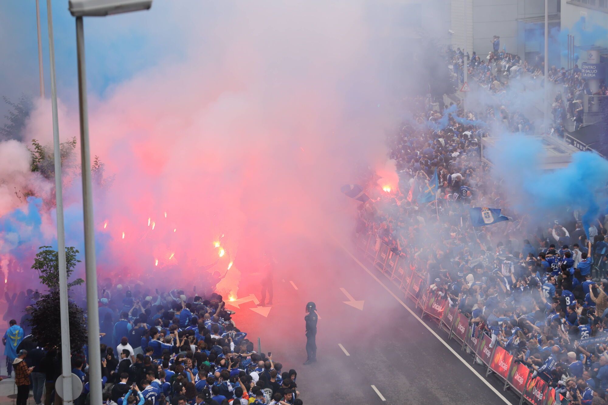 Así fue el recibimiento de la afición al Real Oviedo y toda la previa del último partido de la temporada