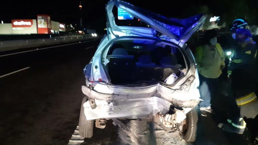 Uno de los vehículos implicados en la colisión en la autopista del Sur de Tenerife.