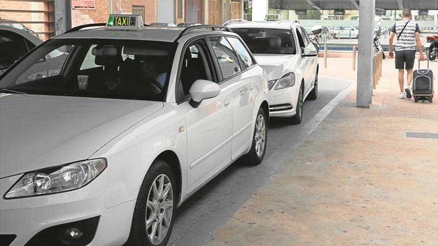 El taxi de Castellón pide más voz en el freno a licencias VTC