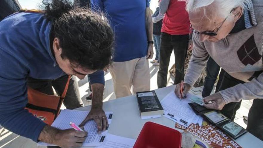 Vecinos piden que se frene la construcción en Cala Mosca para salvar la microrreserva