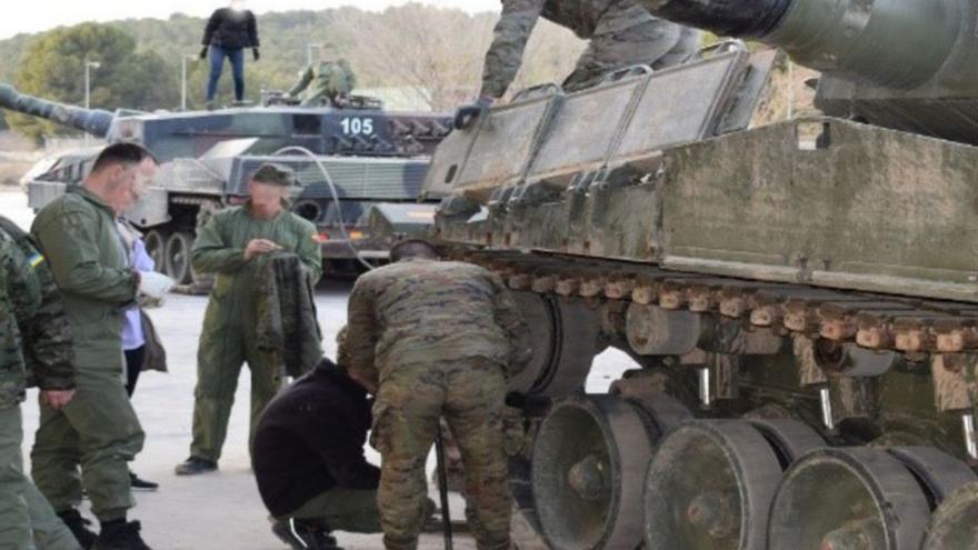 Militares adiestrados en el uso de los Leopard en Zaragoza.   | // CEDIDA