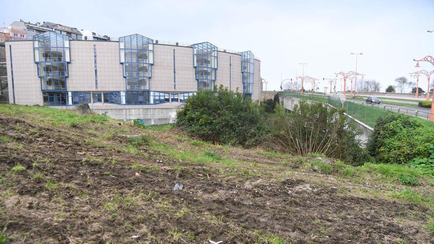 El Ayuntamiento cedió suelo en San Amaro a parte de los dueños de terrenos junto a la Torre