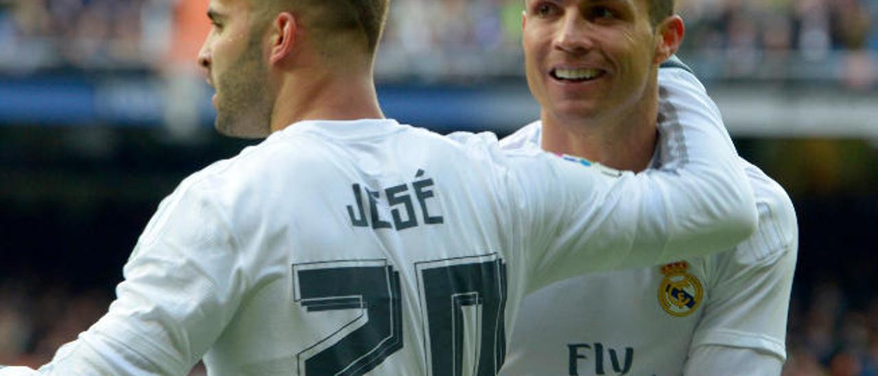 Jesé y Cristiano Ronaldo celebran un gol durante el partido del Real Madrid contra el Celta del sábado.