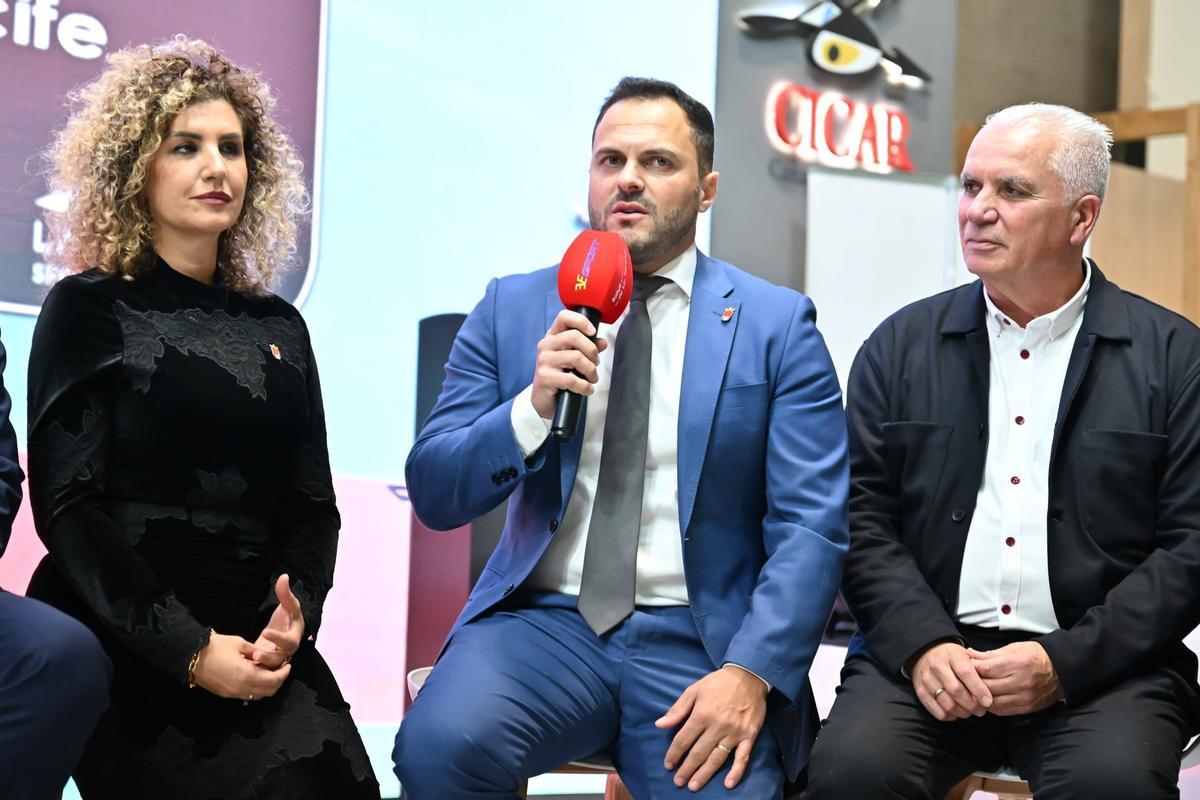 Eli Merino y Yonathan de León, en la reciente edición de Fitur en Madrid.