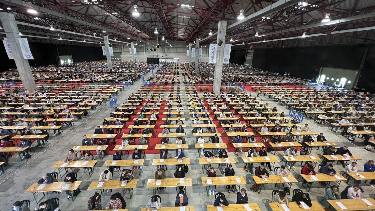 Opositores durante un examen.