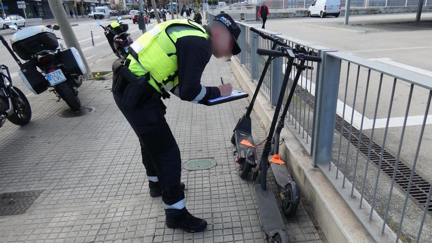 Multa de 600 euros y retirada del vehículo a los propietarios que no estén certificados: la DGT pone la cuenta atrás hasta enero de 2027