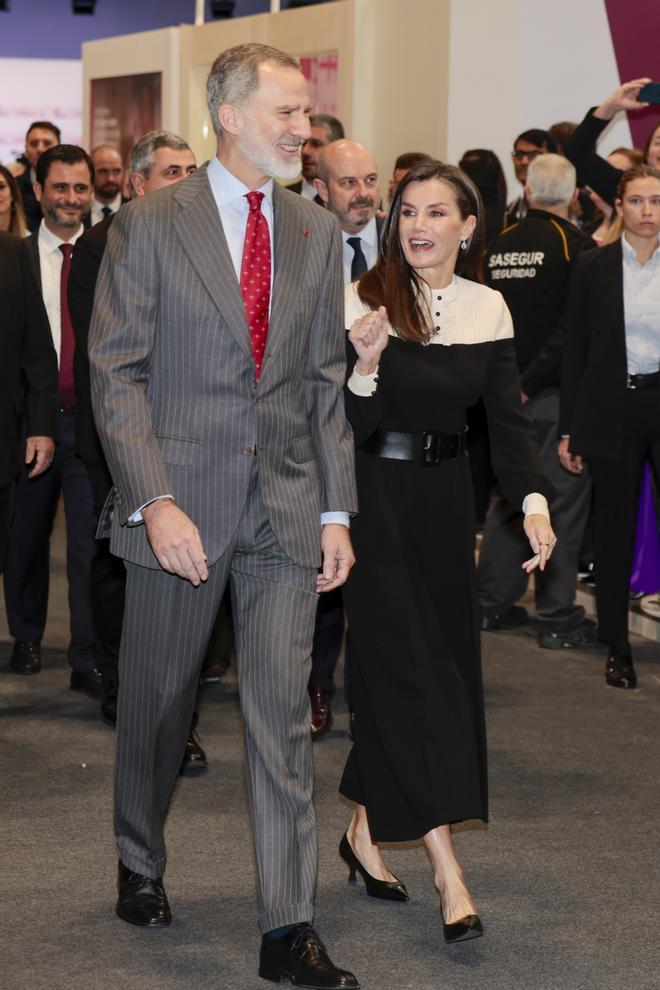 El rey Felipe VI y la reina Letizia visitan FITUR 2024
