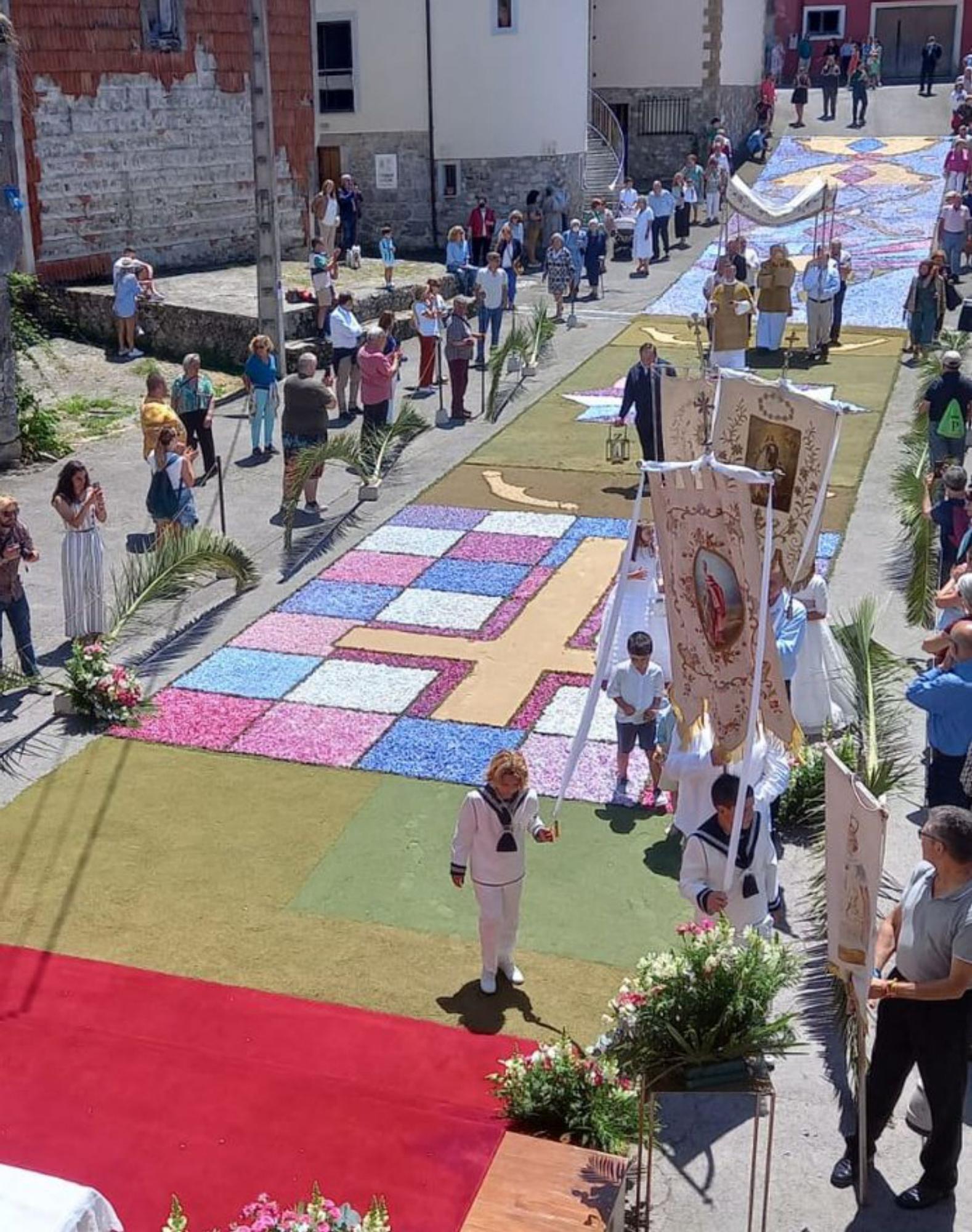 La procesión llegando al altar de abajo. | M. Villoria