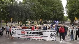 La Calzada acampa y protesta contra el tráfico pesado: "No sabemos si habrá una reivindicación en España que lleve 31 años sin movimientos"