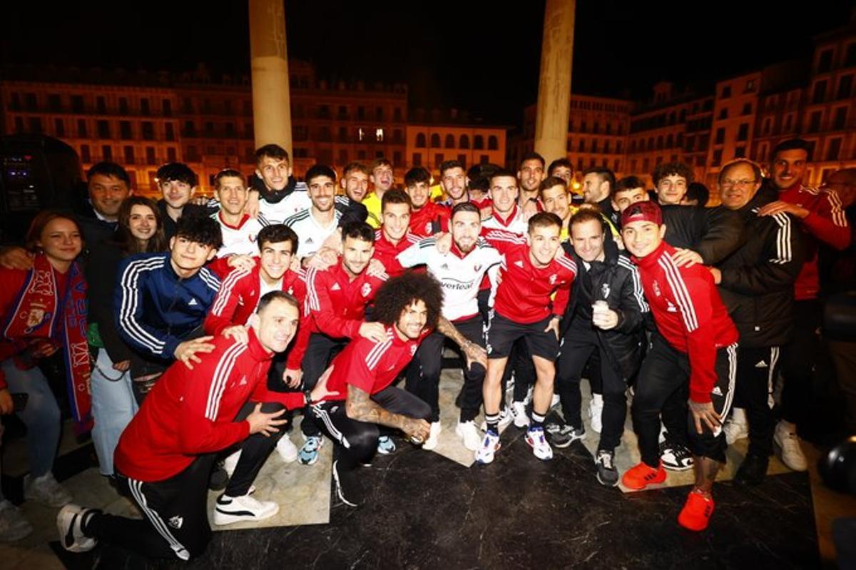 Celebración de la plantilla del Osasuna en Pamplona.