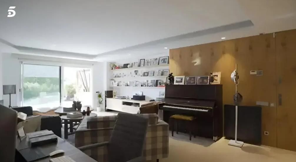 El salón de la casa de Antonio Orozco