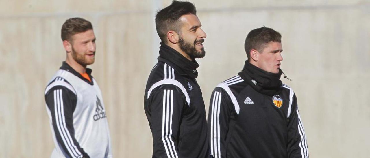 Mustafi, Negredo y De Paul, ayer en Málaga durante el entrenamiento.