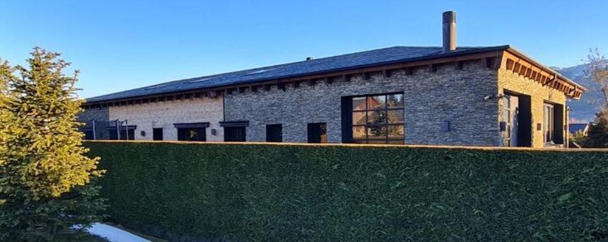 La casa que se ha hecho construir el alcalde de Bolvir en el municipio.