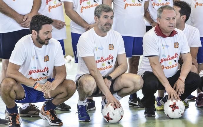 LAS PALMAS DE GRAN CANARIA. Fernando Clavijo participa junto a candidatos de la formación nacionalista y de otras fuerzas políticas en el partido de fútbol sala ?Una goleada al fracaso? organizado por el Club Deportivo Evangélico.  | 16/05/2019 | Fotógrafo: José Pérez Curbelo