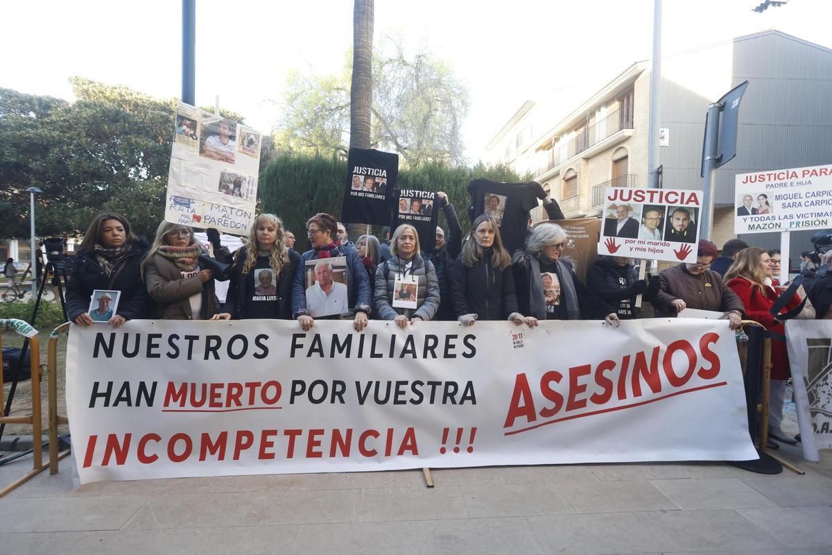 Salomé Pradas llega a los juzgados de Catarroja para el careo entre Jose Manuel Cuenca