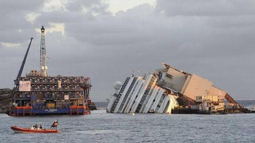 El reflotamiento del &#039;Costa Concordia&#039; comienza con retraso