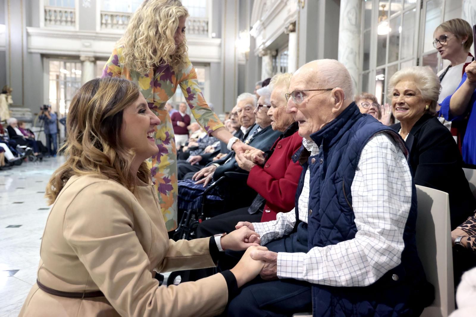 Homenaje a los centenarios en el Ayuntamiento de València
