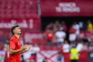 Kike Salas explica por qué se quedó en el Sevilla pese a tener ofertas: "Prefería quedarme y estar jugando como lo estoy haciendo y siendo feliz"