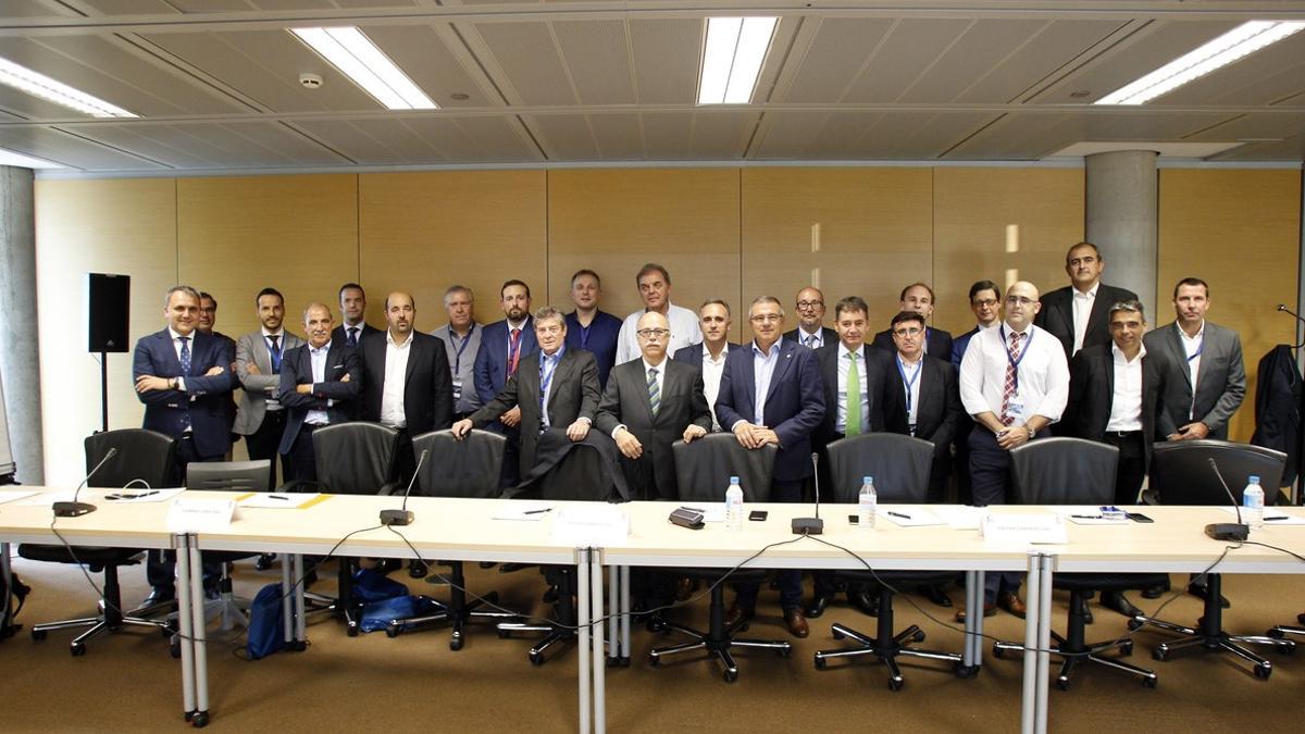 Los representantes de los clubs, en la asamblea de Madrid