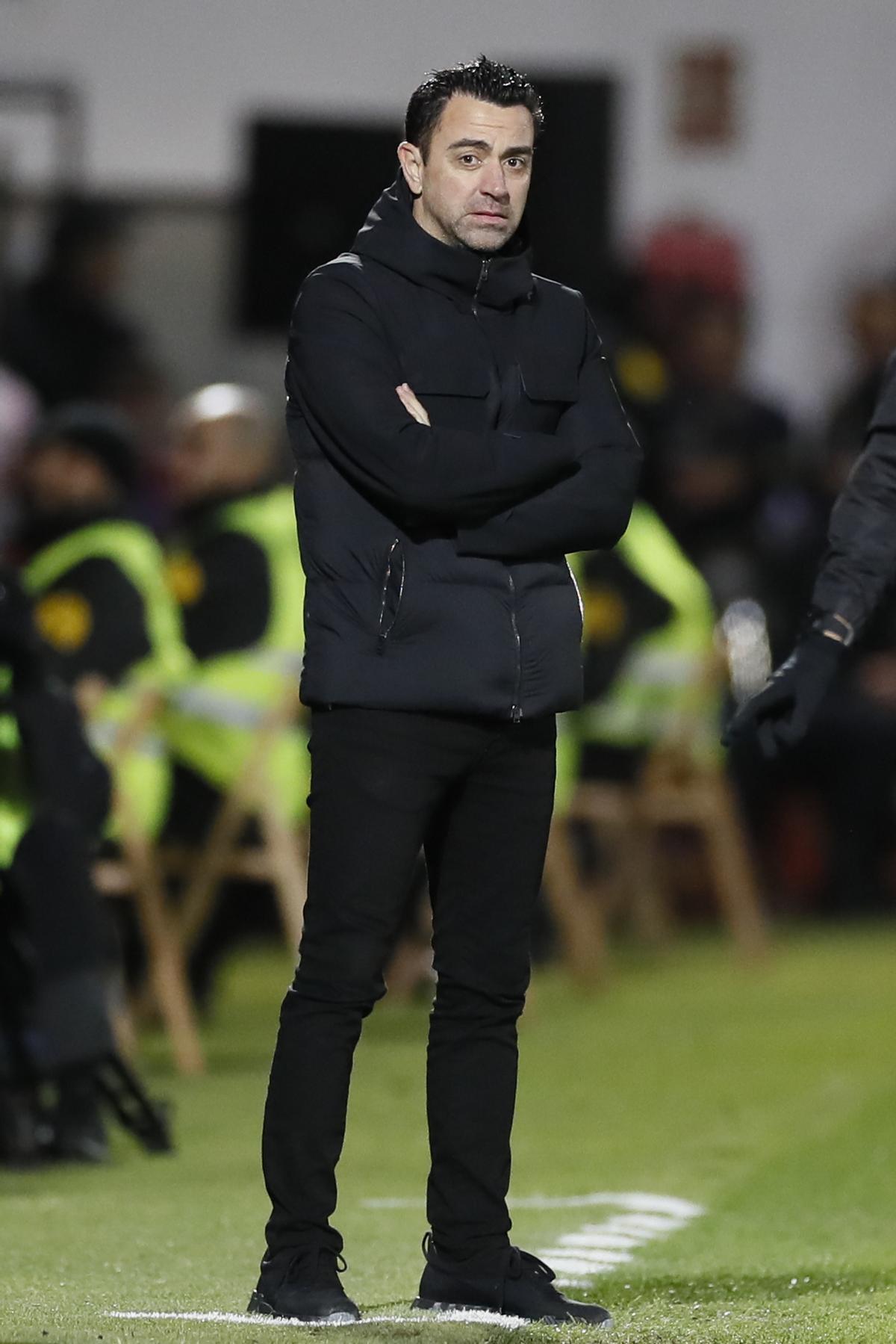 CEUTA, 19/01/2023.- El entrenador del FC Barcelona, Xavi Hernández, durante el partido de octavos de final de Copa del Rey que AD Ceuta y FC Barcelona disputan este jueves en el estadio Alfonso Murube de la ciudad autónoma de Ceuta. EFE/José Manuel Vidal