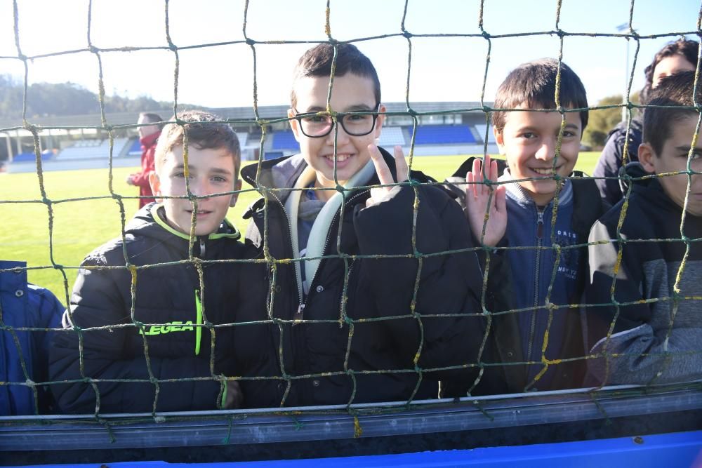 Alumnos del centro escolar visitan el estadio de Riazor y conocen a los jugadores del Deportivo en la segunda edición del programa de LA OPINIÓN que fomenta los valores deportivistas.