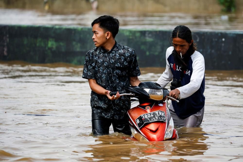 Al menos 16 muertos por las inundaciones en Indonesia