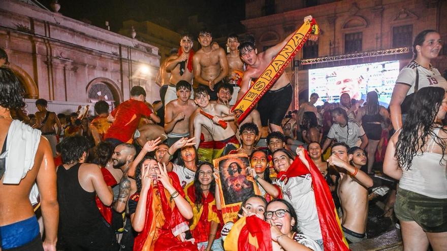 Vídeo: Celebración del Mundial en la plaza Mayor de Castelló