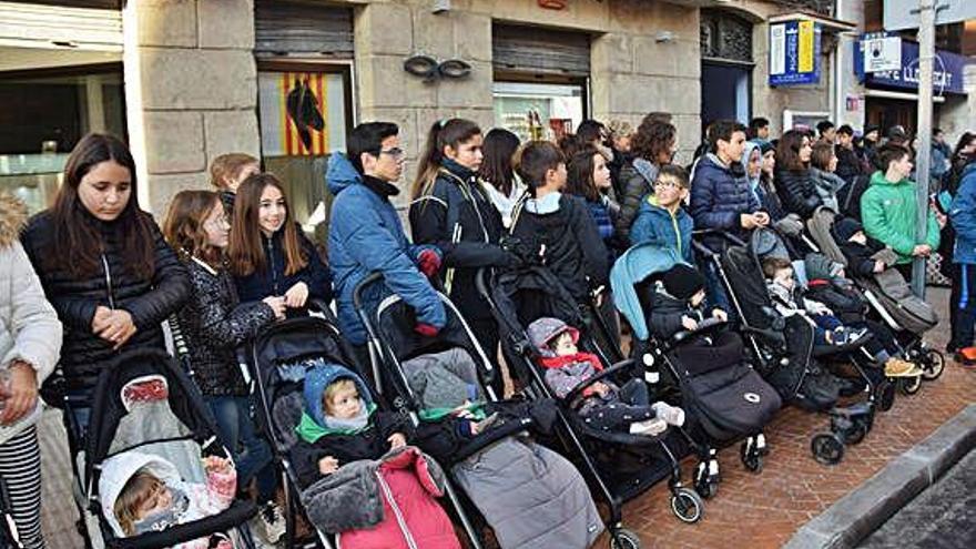 Infants en cotxet comencen a vibrar amb la seva festa