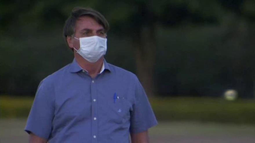 Bolsonaro aprovecha para tomar el aire y pasear tras dar positivo de nuevo por coronavirus