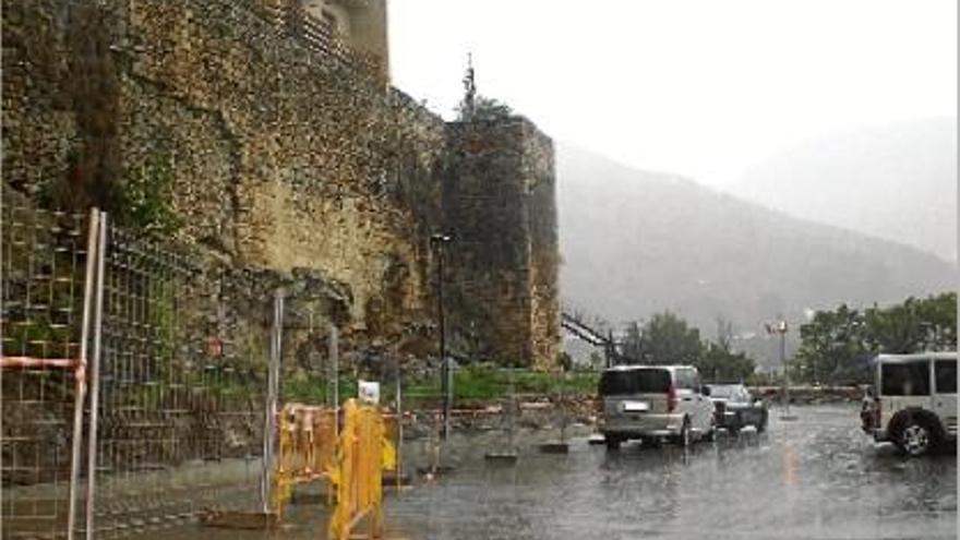 Les obres ja han començat a l&#039;aparcament de la Muralla per instal·lar l&#039;ascensor cap al nucli antic