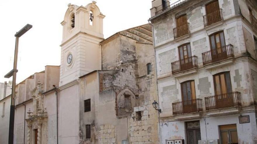 El arco en la pared muestra la altura que tenía el absidiolo gótico de Santa Catalina.